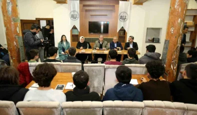 Kayseri Büyükşehir Belediye Başkanı ve TBMM Milli Savunma Komisyonu Başkanı Gençlerle Buluştu