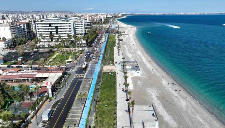 Antalya Büyükşehir Belediye Başkanı Muhittin Böcek, Konyaaltı Liman Halk Plajı’nı açtı