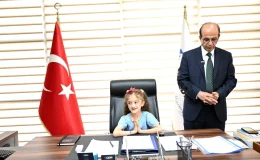 Yeşilyurt Belediye Başkanı Prof.Dr.İlhan Geçit, 23 Nisan Ulusal Egemenlik ve Çocuk Bayramı’nda makamı öğrenciye devretti