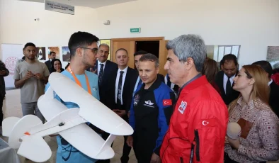 Türkiye’nin ilk astronotu Alper Gezeravcı, Malatya’da öğrencilerle buluştu