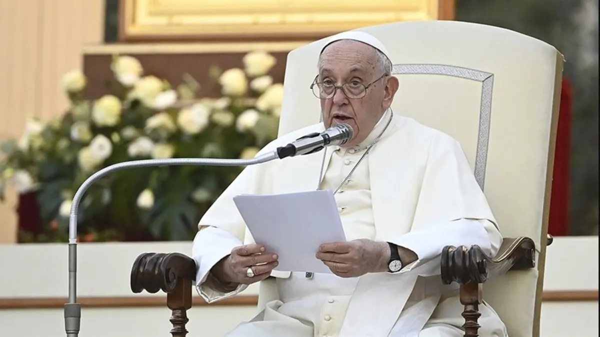 Papa Francis Macron’un talebini reddetti